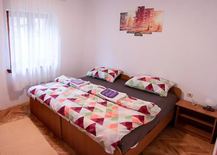 Licki San Apartman *